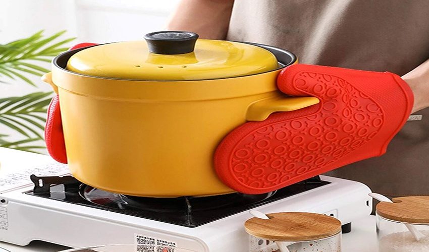 چگونه پارچه چسبیده به قابلمه را جدا کنیم؟ 3 روش سریع