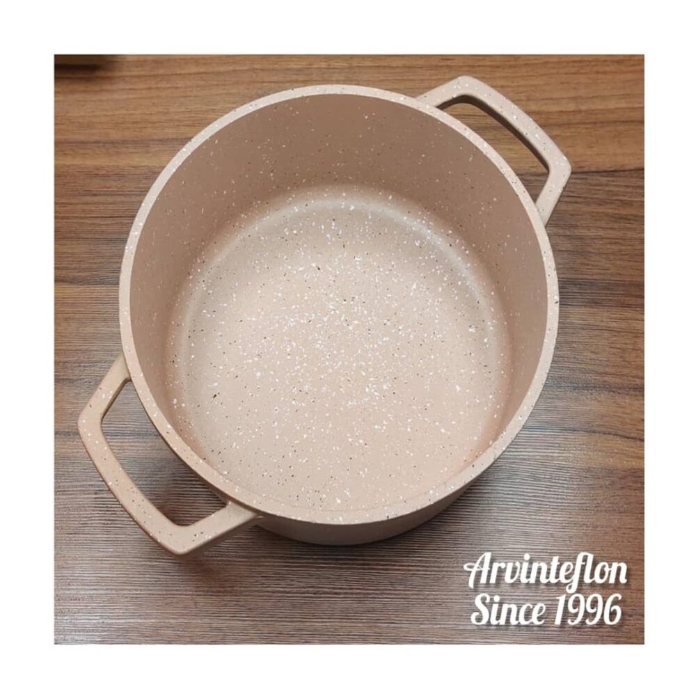 بازسازی ظروف تفلون با گرانیت نسکافه‌ای با نقطه‌های سفید و مشکی