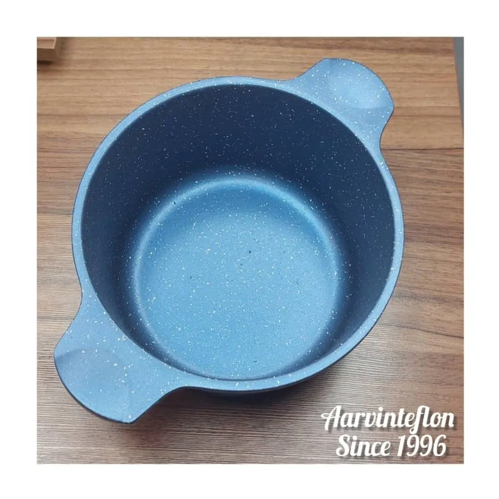 بازسازی ظروف تفلون با گرانیت آبی کهکشانی | خاص، نچسب، بادوام و چشمنواز 1 بازسازی ظروف تفلون با گرانیت آبی کهکشانی با نقطههای سفید