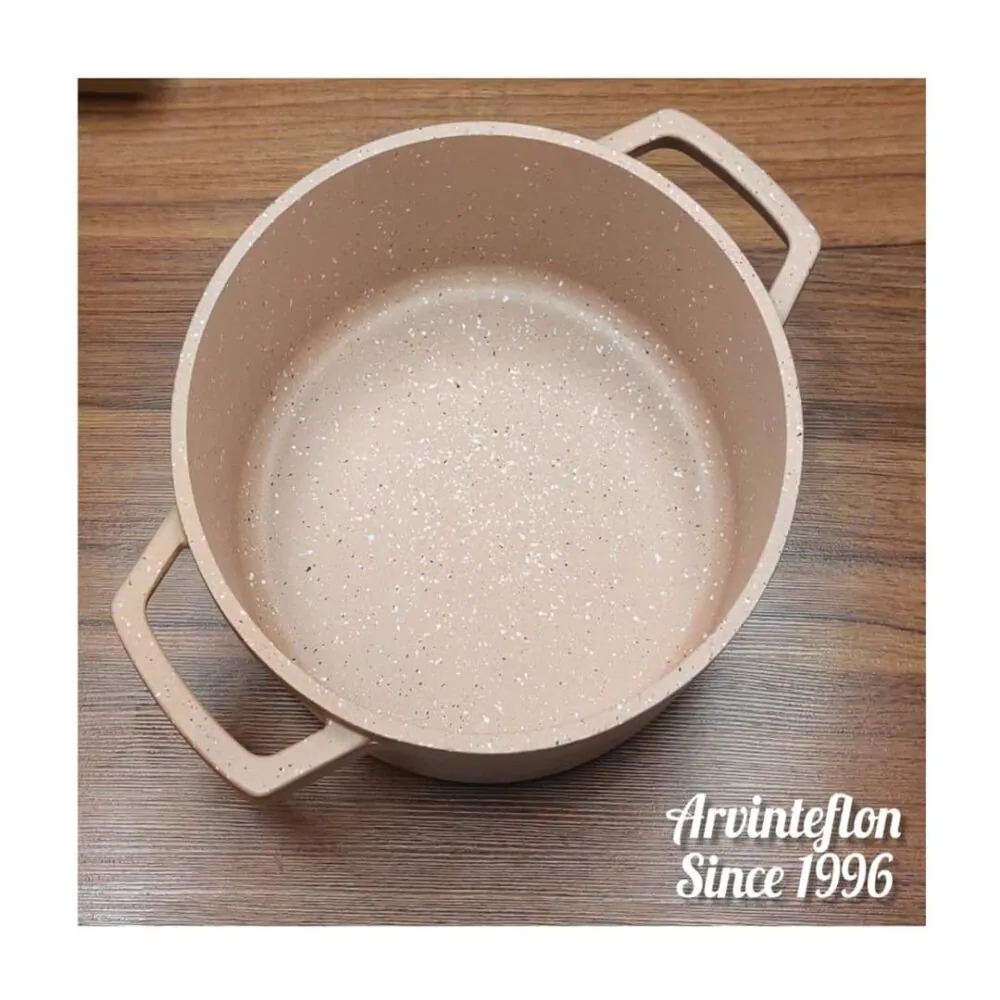 بازسازی ظروف تفلون با گرانیت نسکافه‌ای با نقطه‌های سفید و مشکی